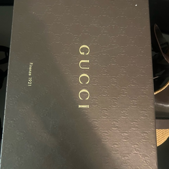 Gucci Lifford Strappy Sandal. BROWN, size 39. With box